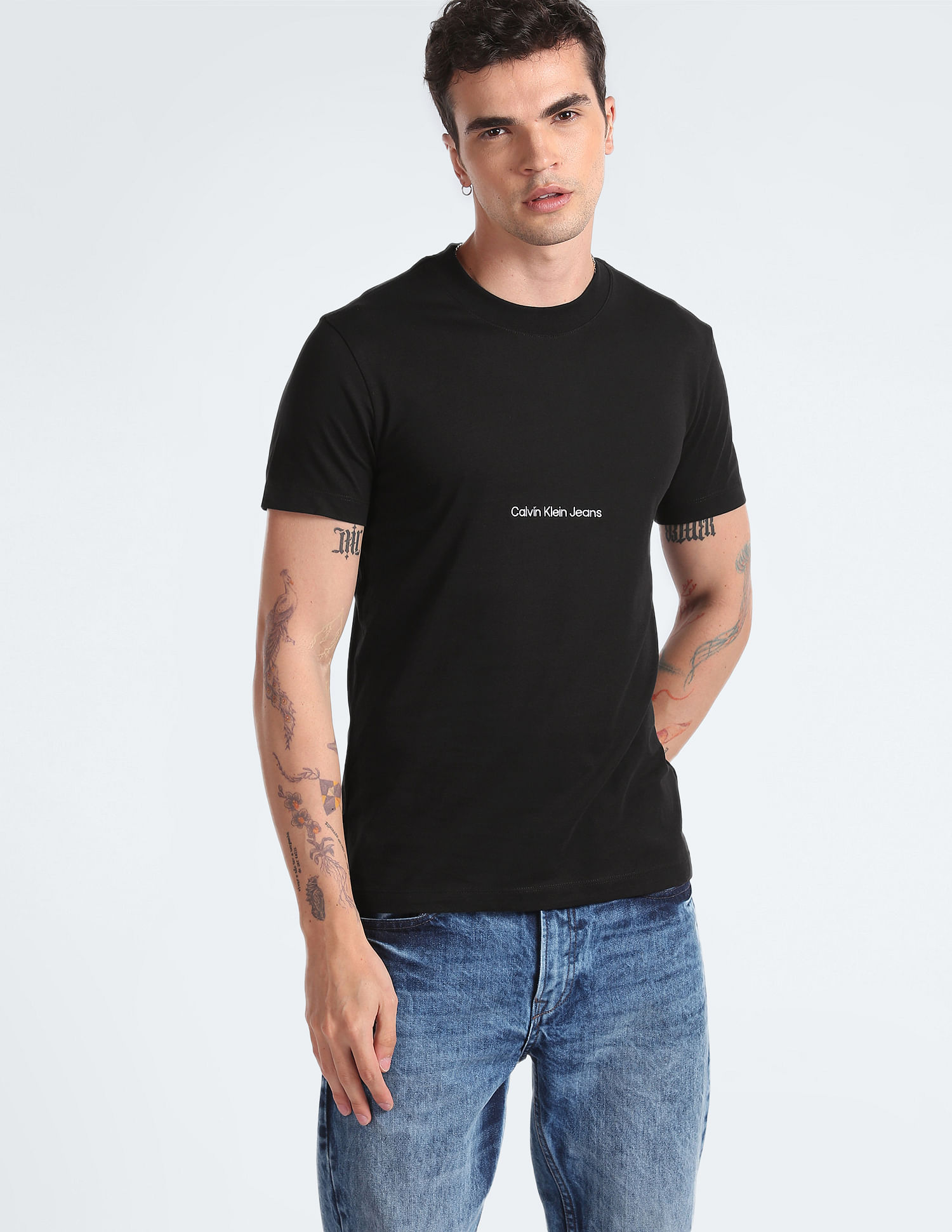 Buy Calvin Klein Jeans Slim Fit Cotton Institutional T-Shirt - NNNOW.com