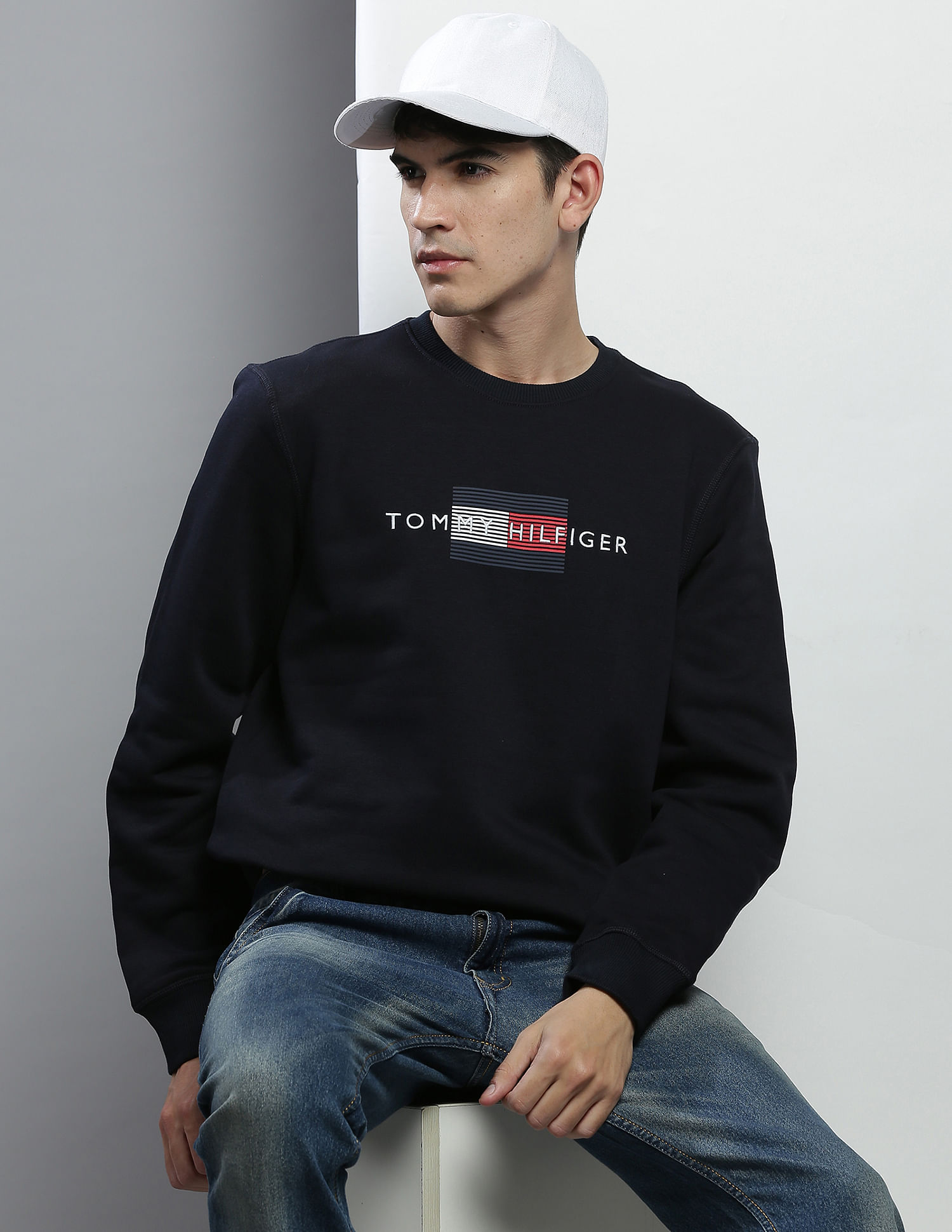 Tommy jeans discount flag crew sweatshirt