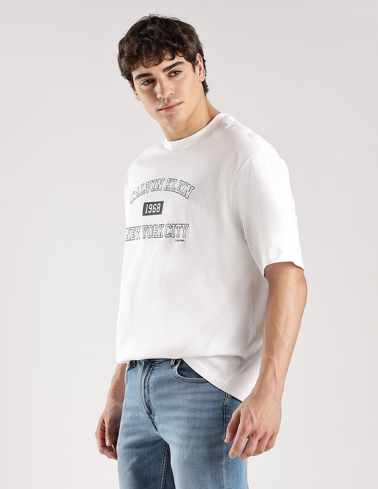Calvin Klein Jeans Logo Relaxed-Fit Cotton T Shirt