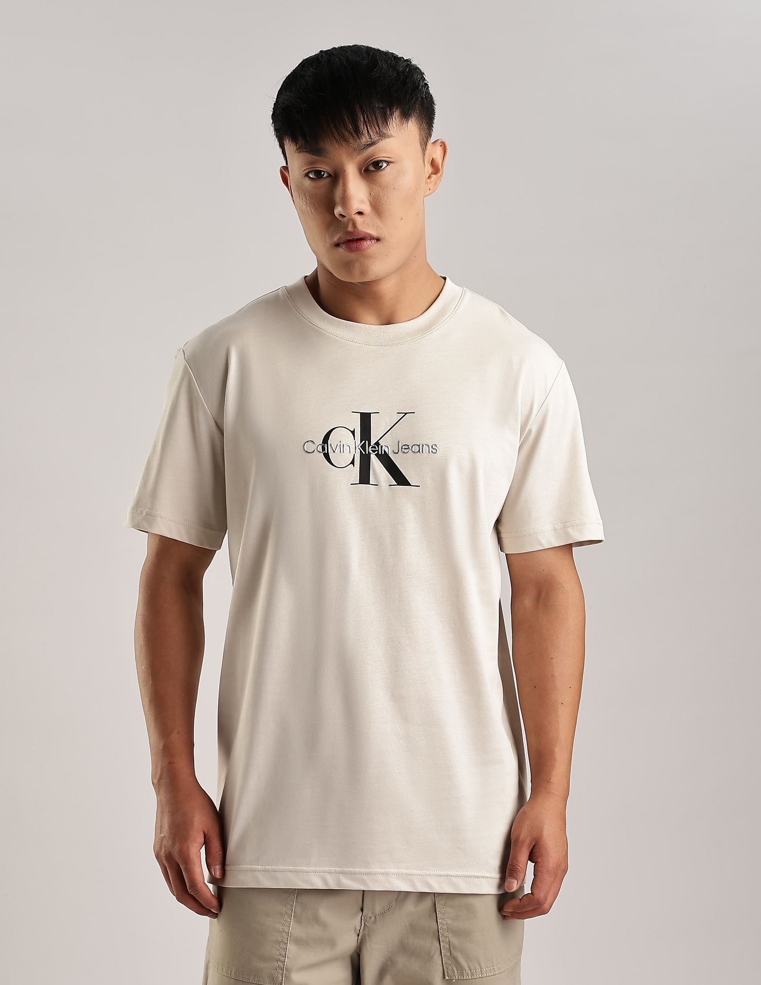 Calvin Klein Jeans Logo Regular-Fit Cotton T-Shirt