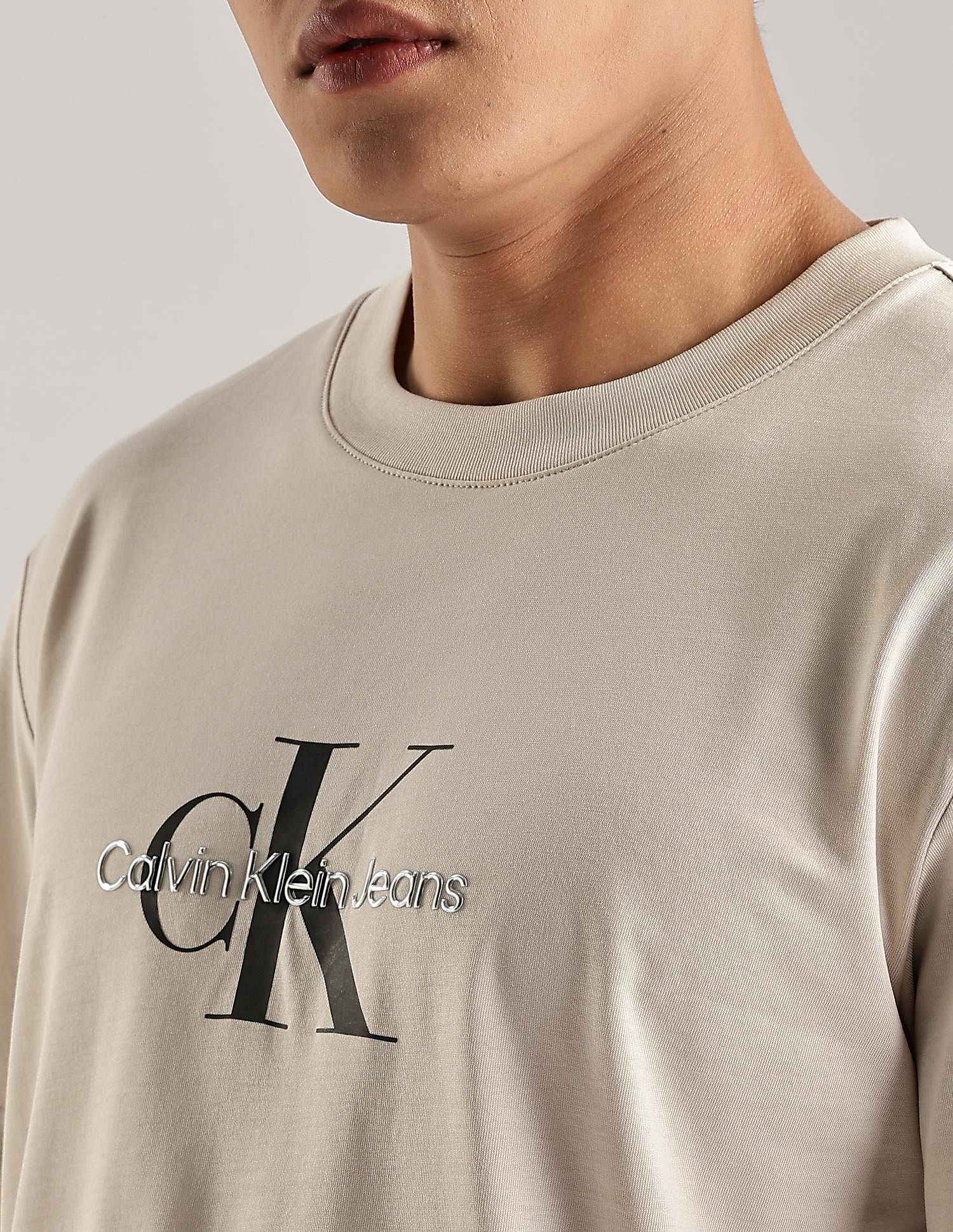 Calvin Klein Jeans Logo Regular-Fit Cotton T-Shirt