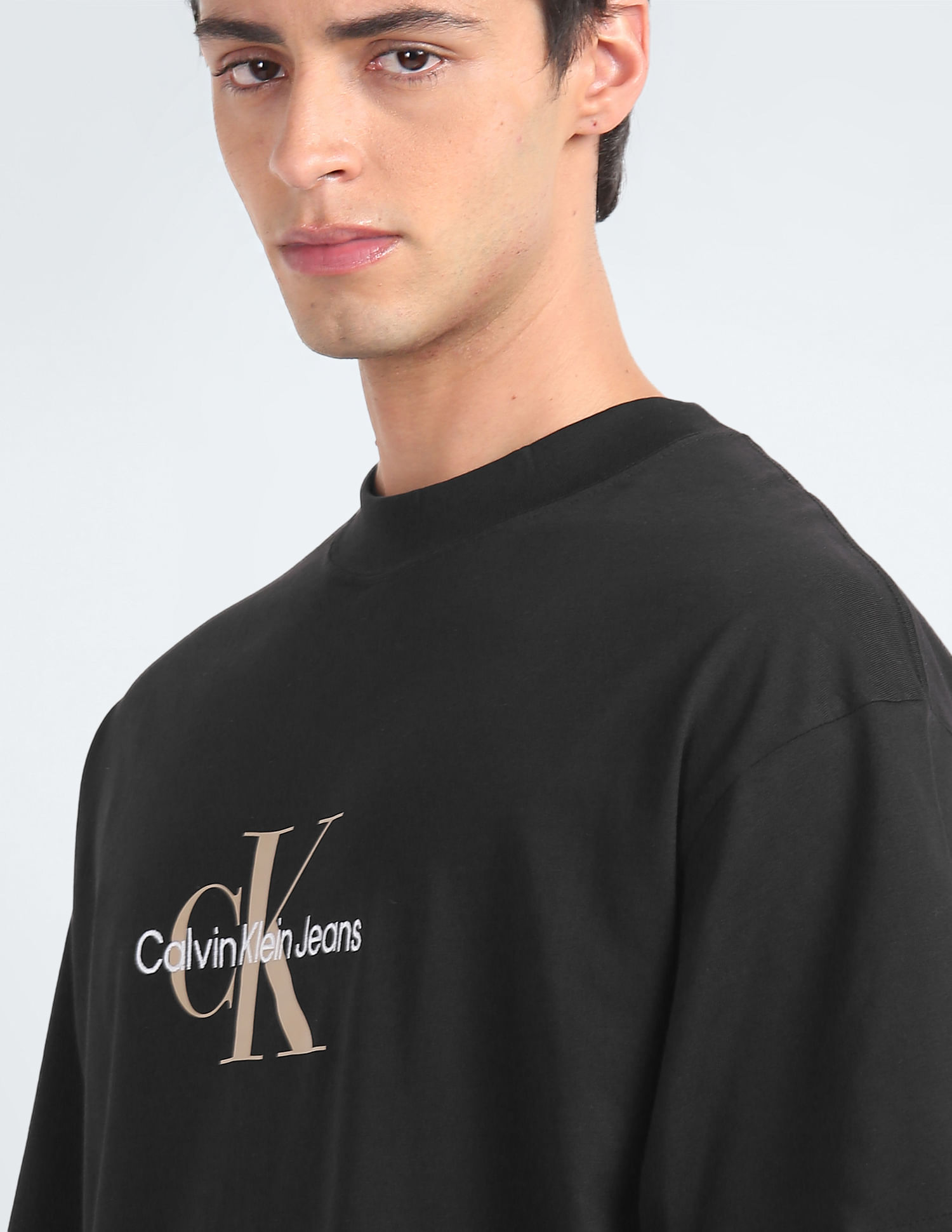 [ JEANS] Front Logo T-Shirt ★人気★ Buy Calvin Klein Jeans Archival Logo Oversized T-Shirt