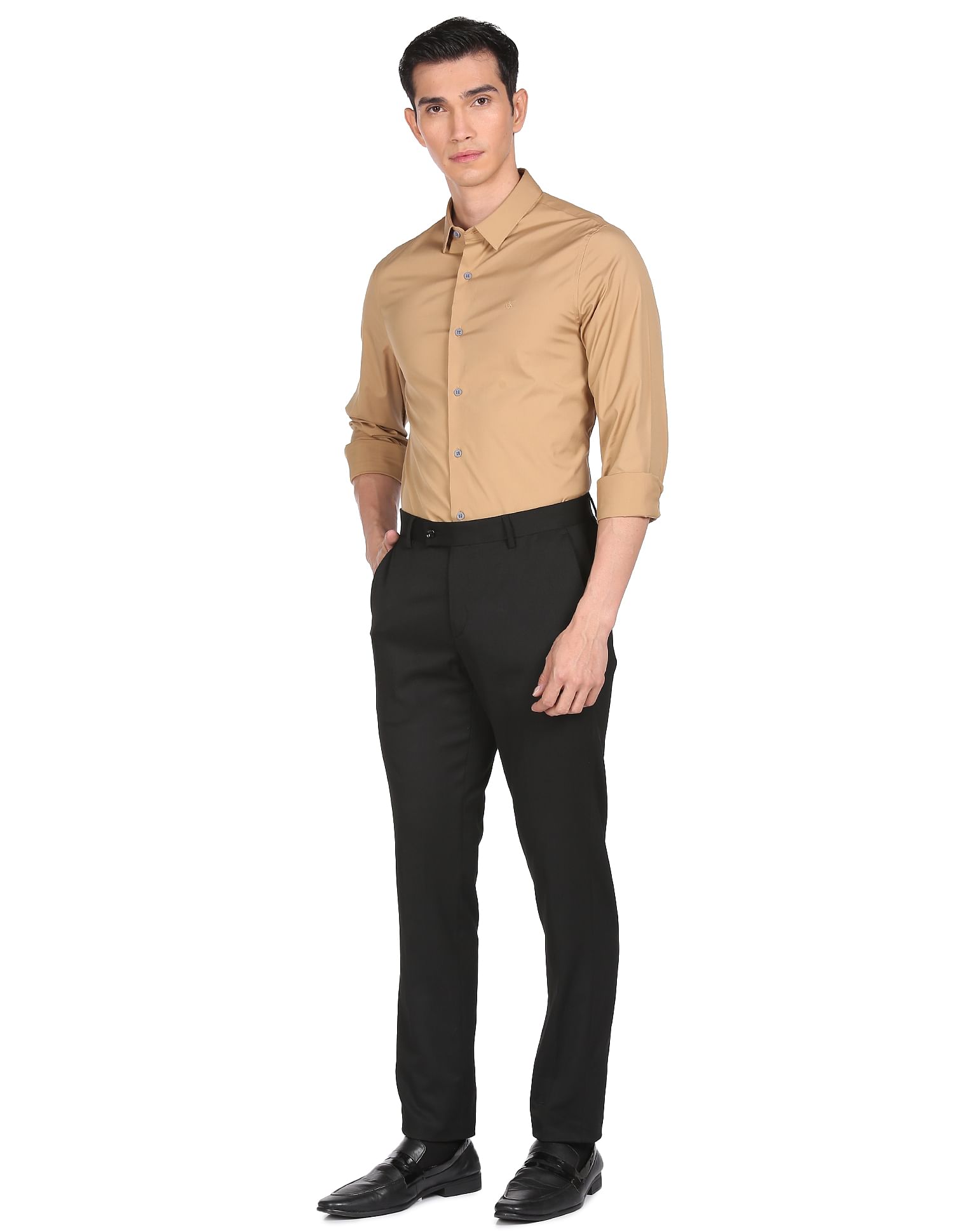 Black shirt and brown jeans online