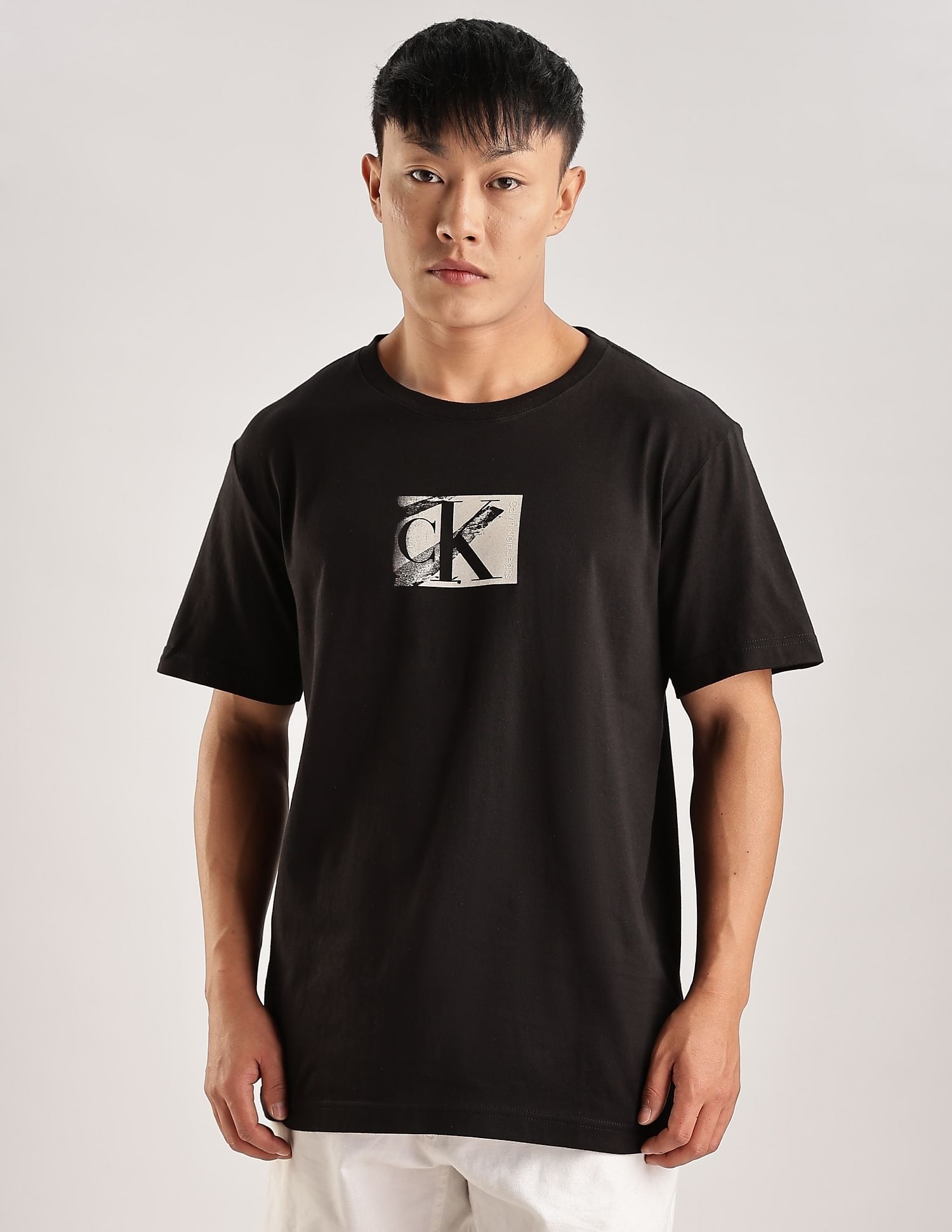Calvin Klein Jeans Logo Regular-Fit Cotton T-Shirt