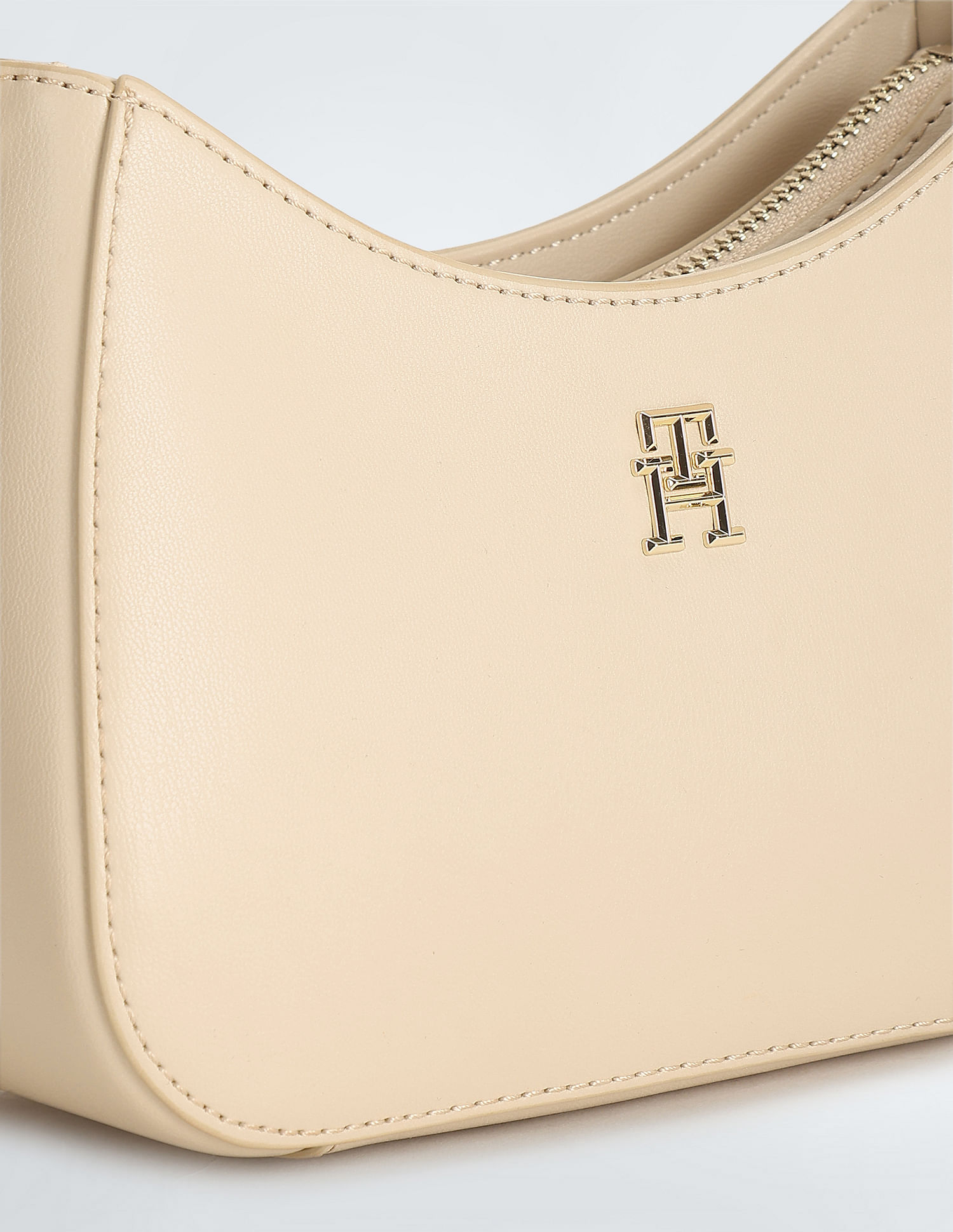 Buy Tommy Hilfiger Refined Chain Handle Shoulder Bag - NNNOW.com