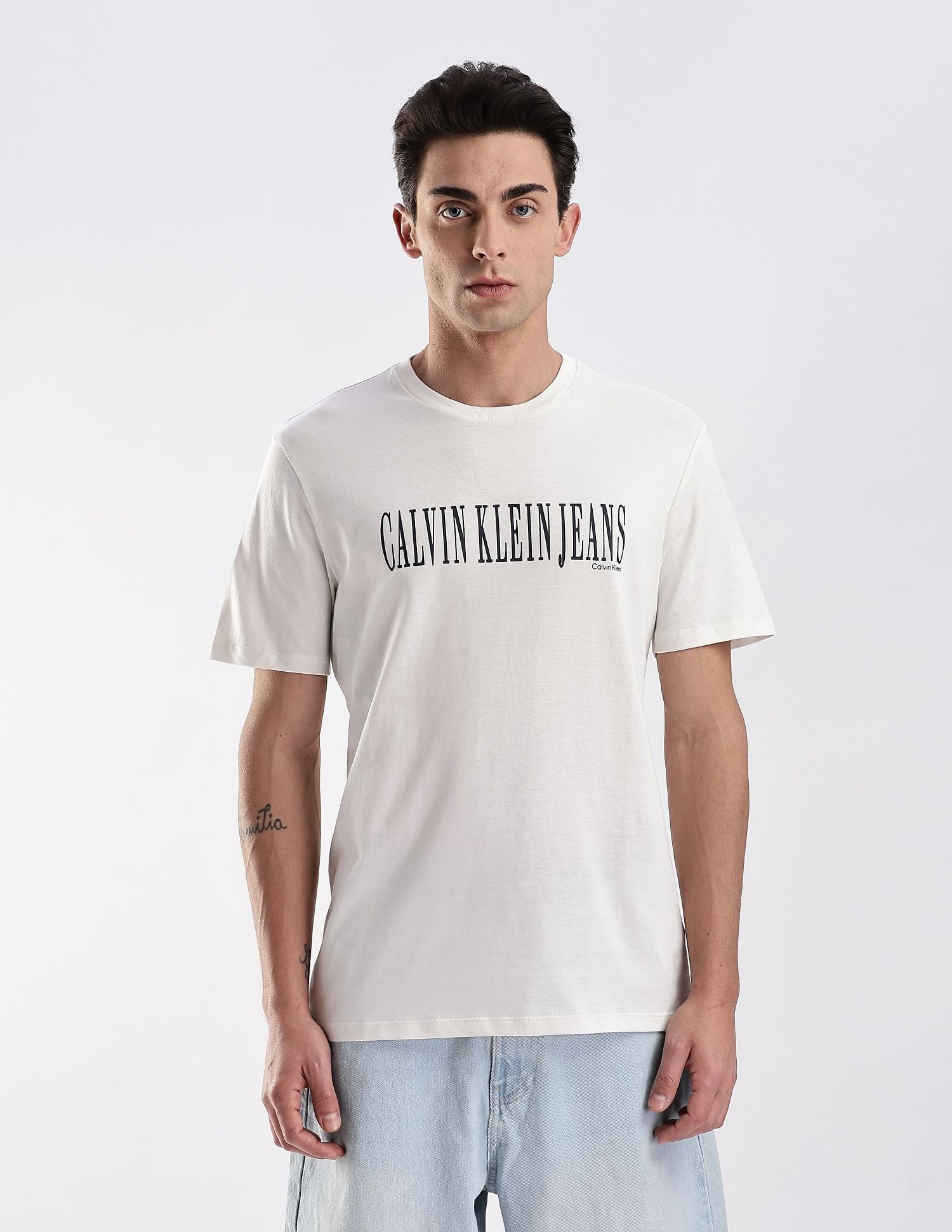 Calvin Klein Jeans Regular-Fit Logo Cotton T-Shirt