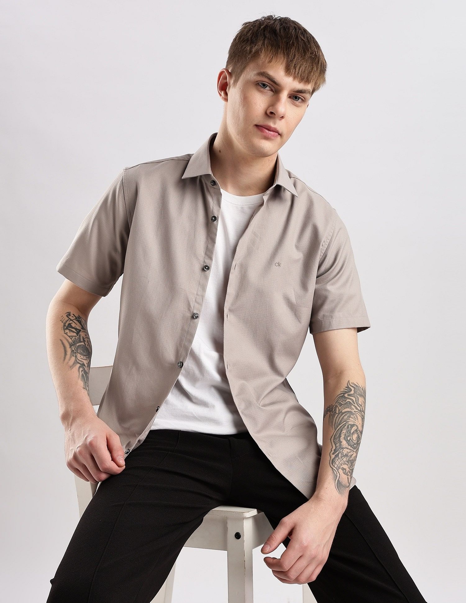 Calvin Klein Jeans Solid Slim Fit Dobby Woven Shirt
