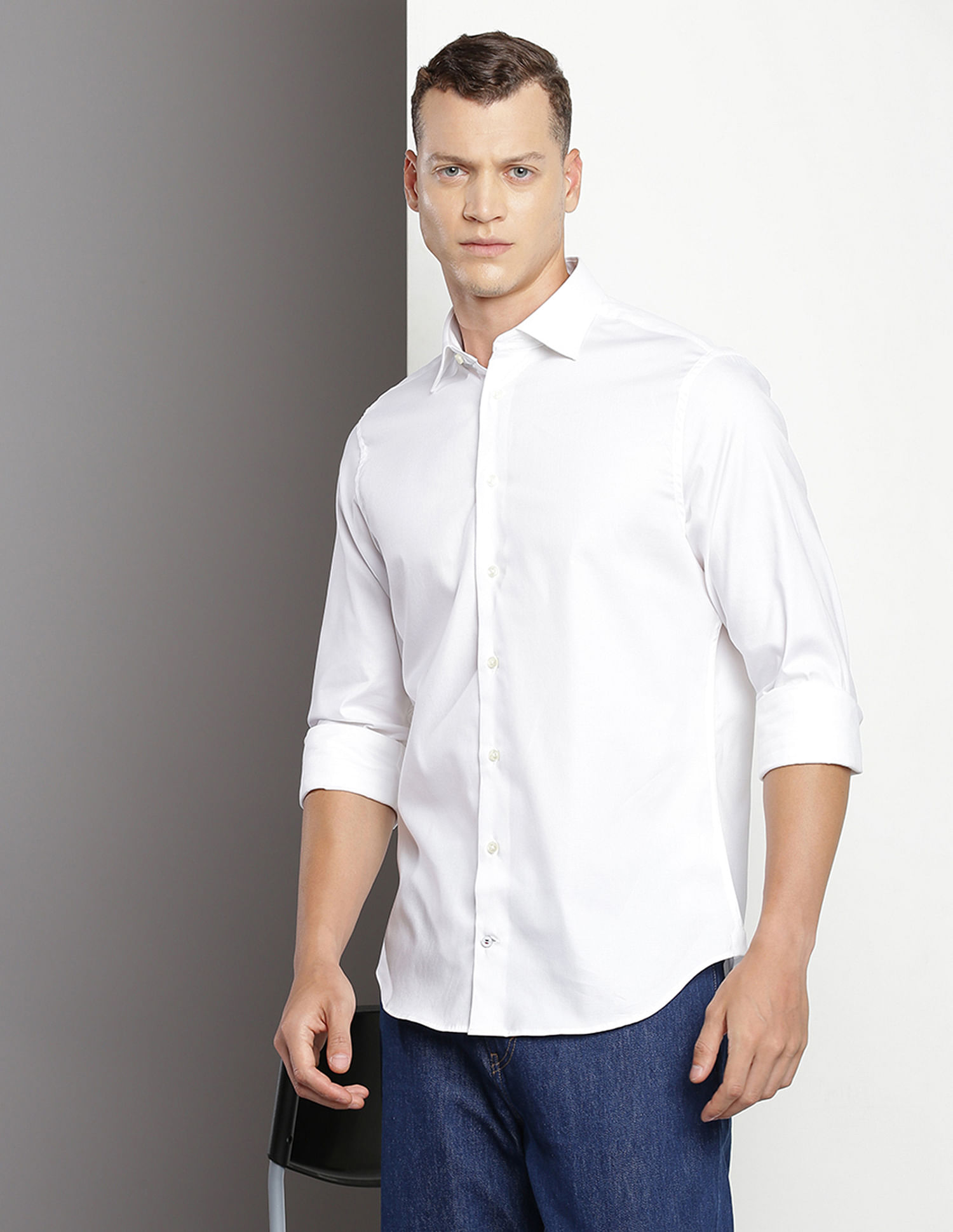 Tommy Hilfiger Cutaway Collar Long Sleeve Solid Shirt
