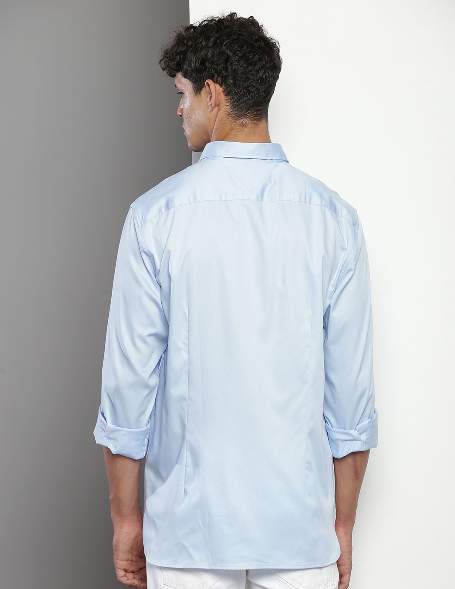 Tommy Hilfiger Cutaway Collar Solid Shirt