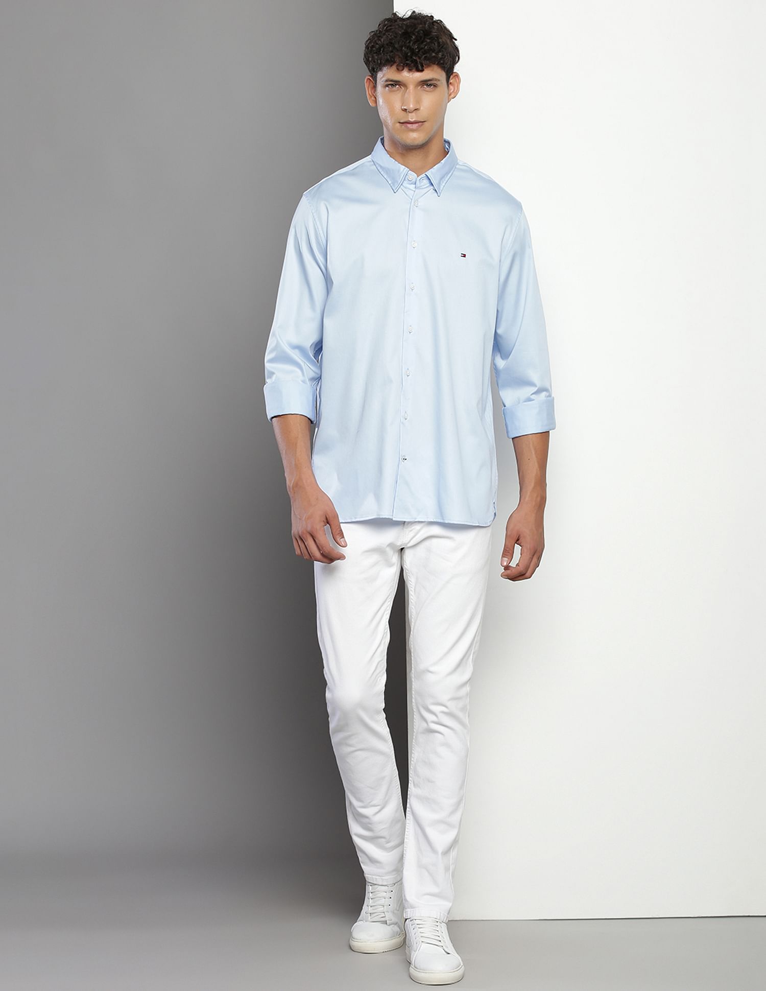 Tommy Hilfiger Cutaway Collar Solid Shirt