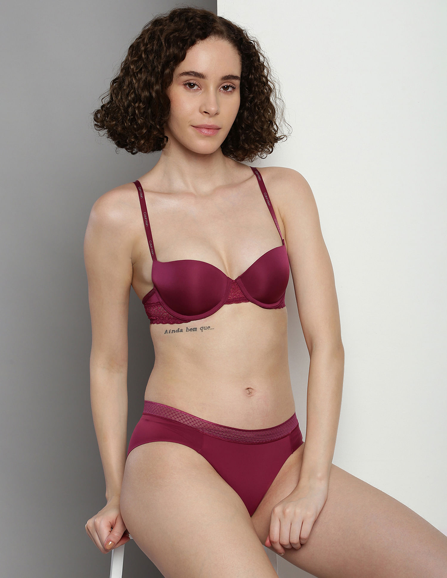 Calvin Klein Underwear Solid Plunge Neck Bra