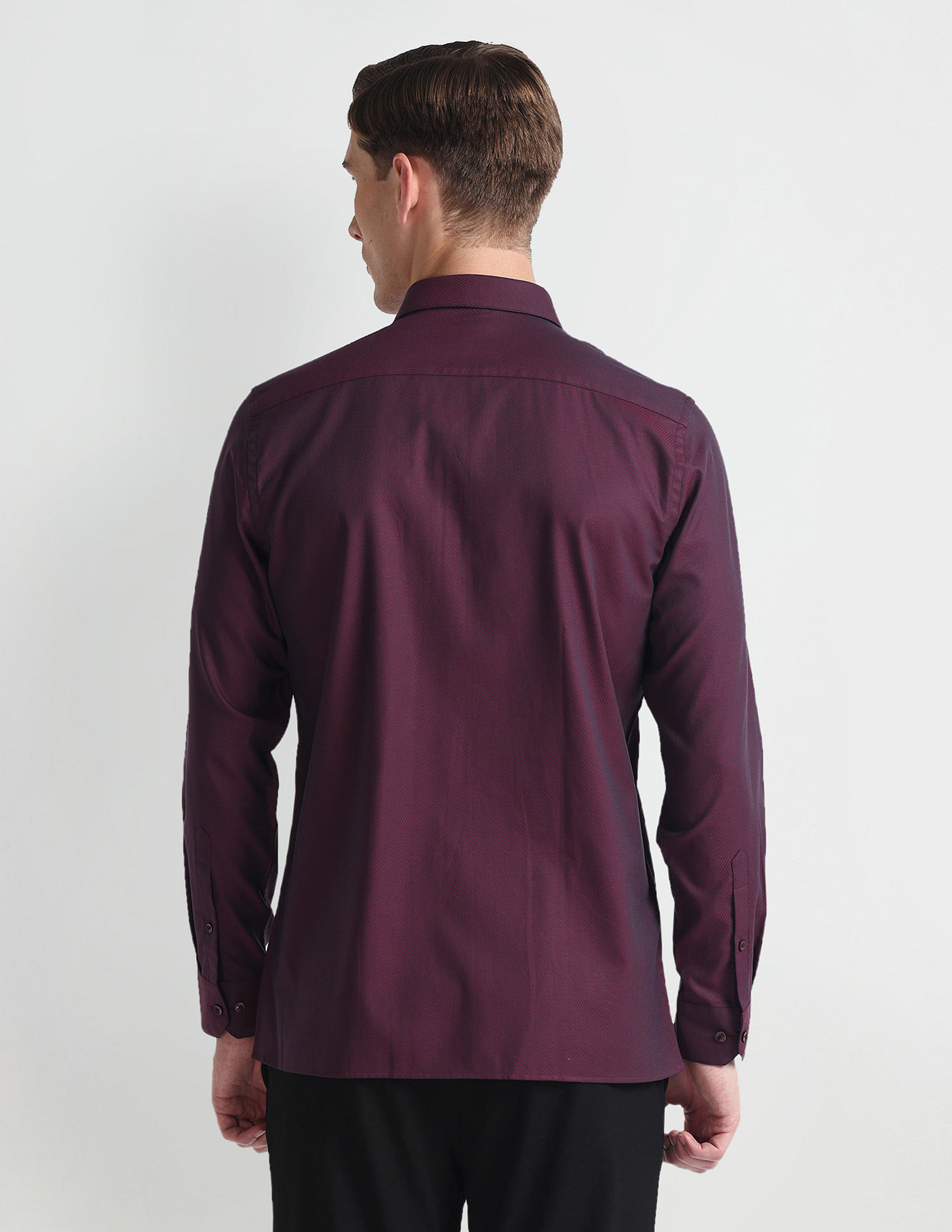 Arrow Cutaway Collar Dobby Shirt