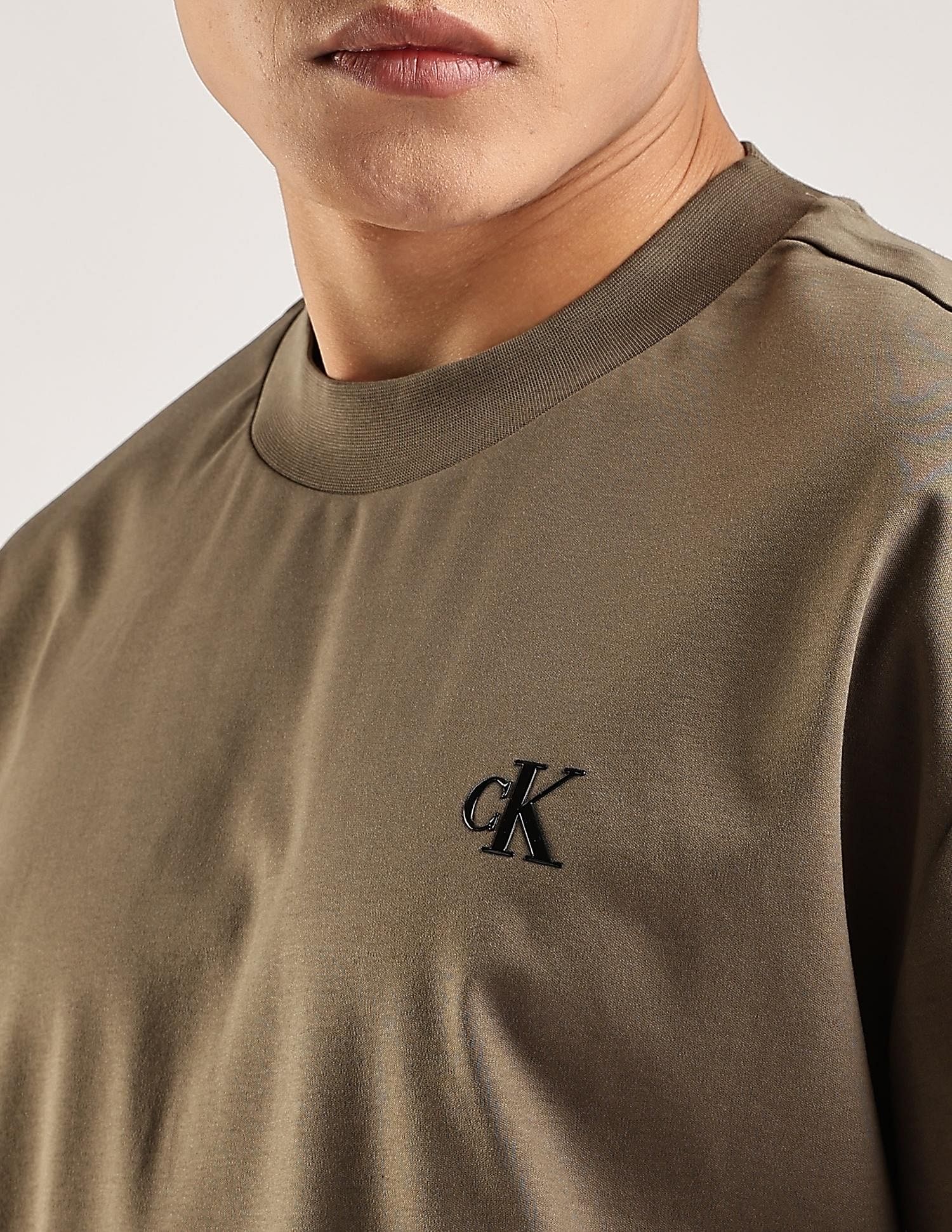 Calvin Klein Jeans Logo Regular-Fit Cotton T-Shirt