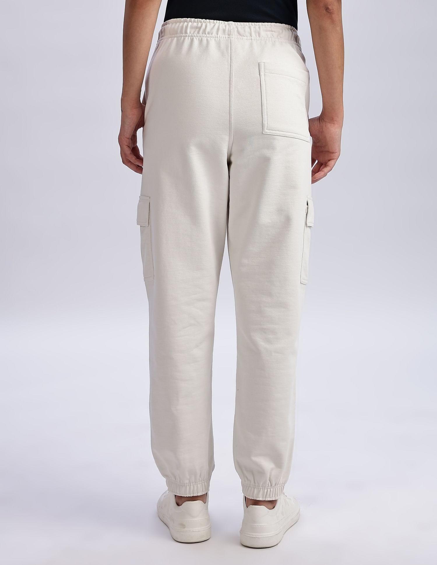 Calvin Klein Jeans Regular-Fit Solid Mid Rise Trouser