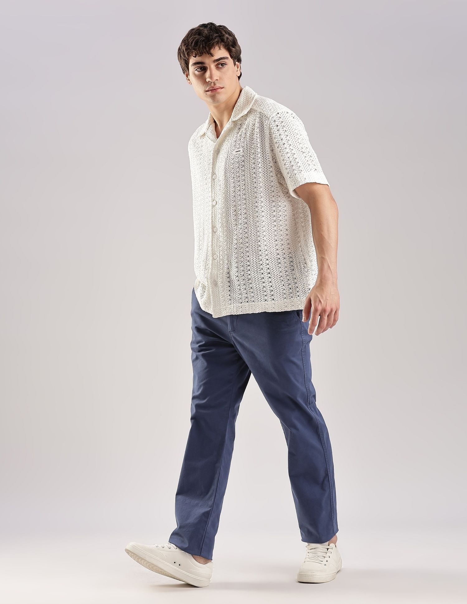 Calvin Klein Jeans Relaxed-Fit Solid Mid Rise Trousers