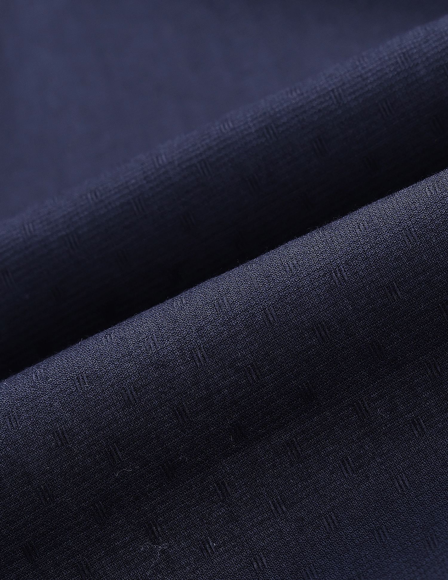 Arrow Manhattan Slim Fit Textured Shirt