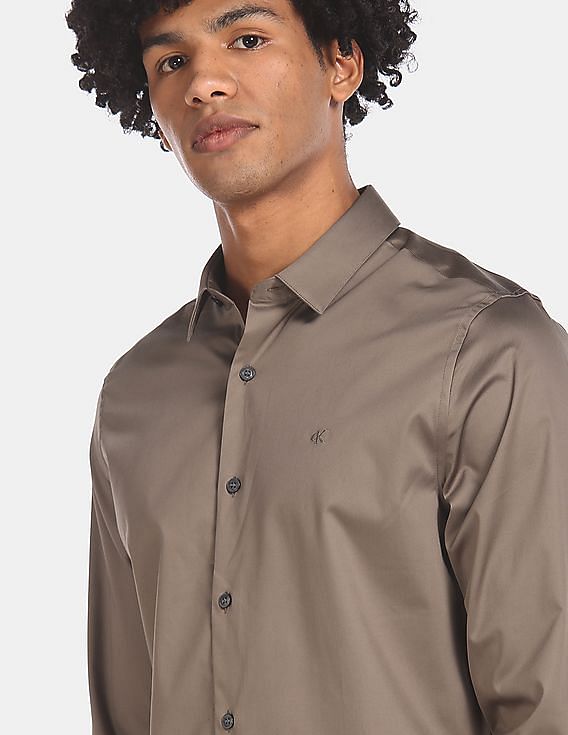 Calvin Klein Men Taupe Slim Fit Satin Stretch Solid Casual Shirt