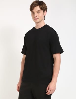 Buy Calvin Klein Jeans Solid Relaxed Fit Cotton T-Shirt - NNNOW.com